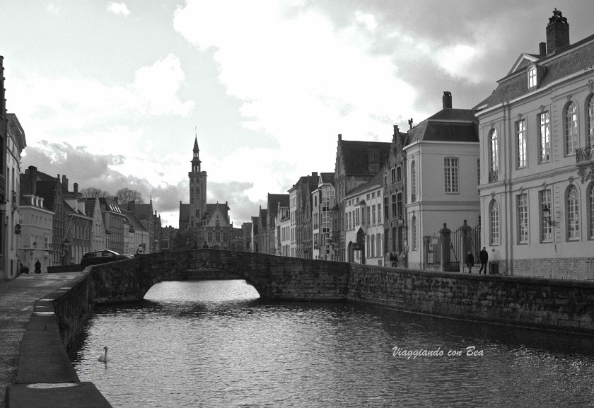 scorcio su uno dei tanti canali che s'intersecano a Bruges