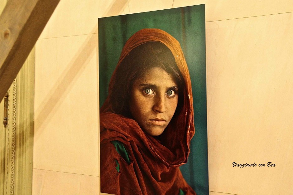 Scatto della ragazza afgana che ha reso famoso Steve McCurry
