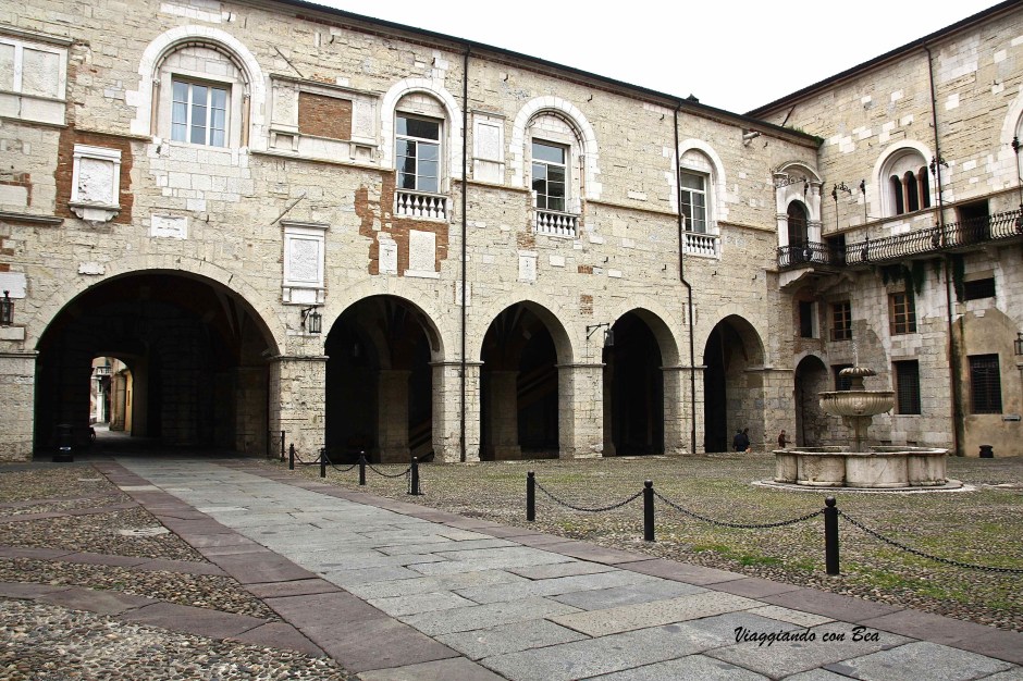 Il Broletto - cortile interno