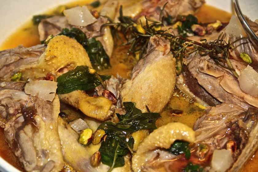 sfumare con il liquore ed aggiungere il succo di arancia e limone