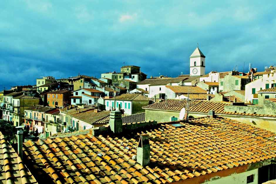 Indimenticabile veduta sui tetti di Capoliveri