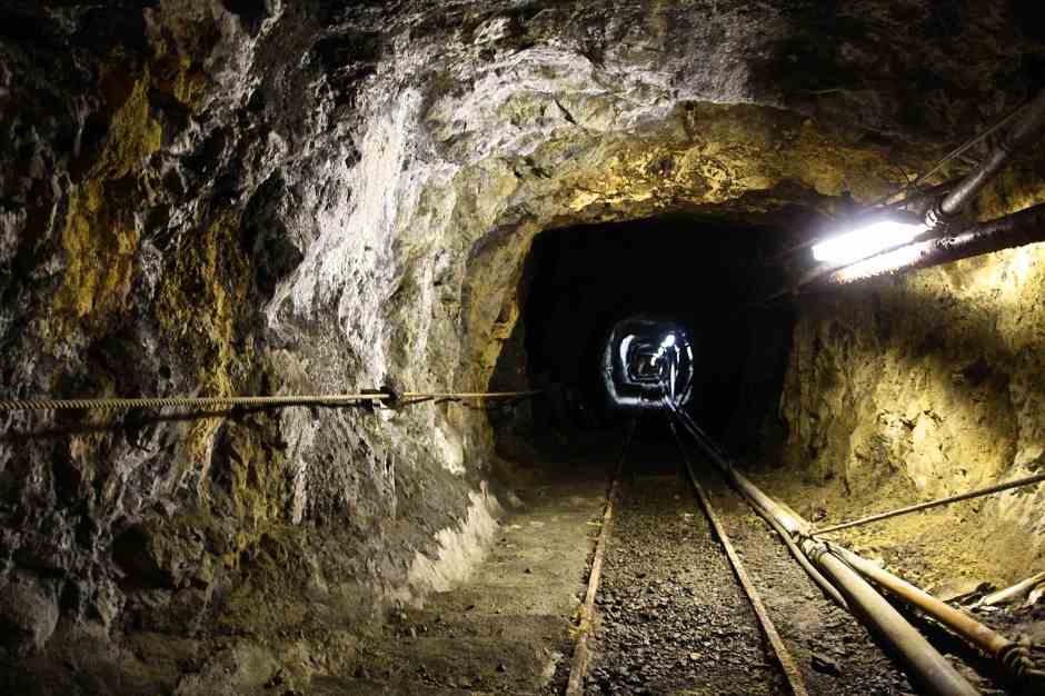 Nel 1960 si scava il cuore più profondo della miniera, la discenderia, per raggiungere fino a -54 metri sotto il livello 