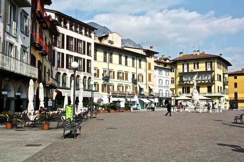 Piazza XIII Martiri